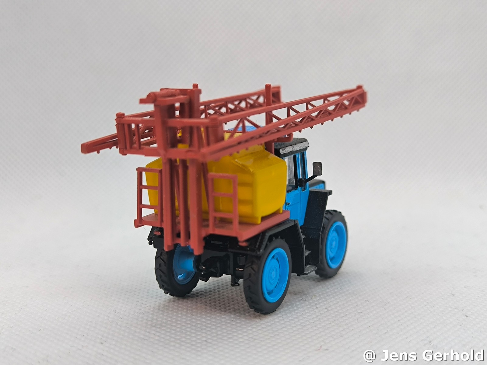 MB Trac 1400 mit Großflächenspritze